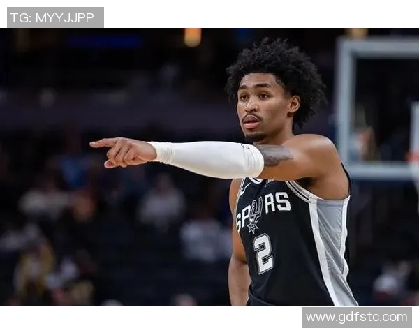 马刺新星哈珀首秀精彩表现半场高效9分2助正负值22引期待