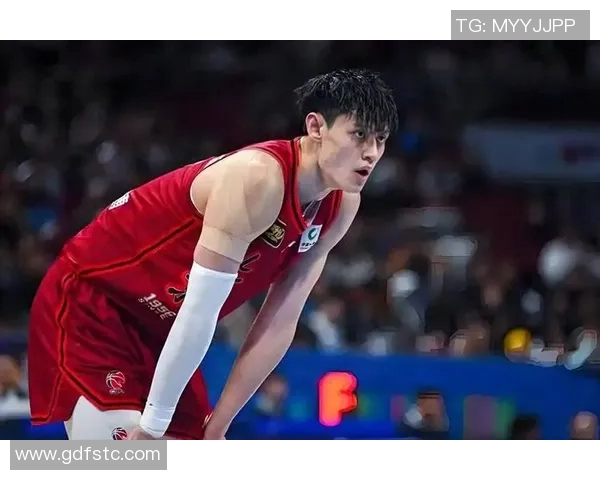 曾凡博NBA中国赛表现平平首战无出手次战坐冷板凳引关注