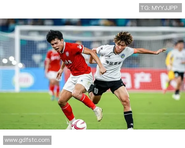 范志毅亲临嘉兴足球联赛开幕式为揭幕战激情开球助威